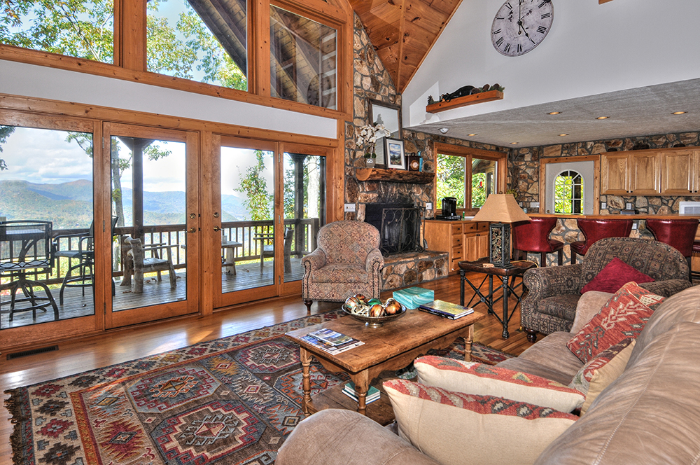Bear Hug, maggie valley log cabins, Cabin Rentals in Maggie Valley NC,Luxury Vacation Homes in Maggie Valley